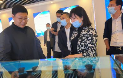 市政協(xié)副主席、市工商聯(lián)主席唐世云到寶泰隆走訪調(diào)研